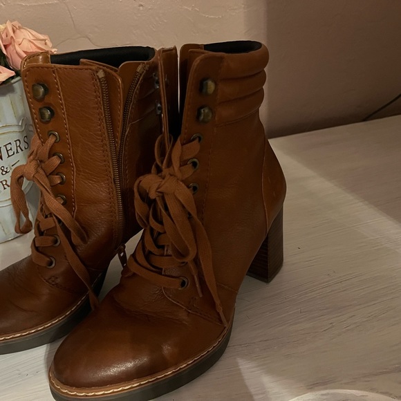 Brown heeled boots - Picture 2 of 4